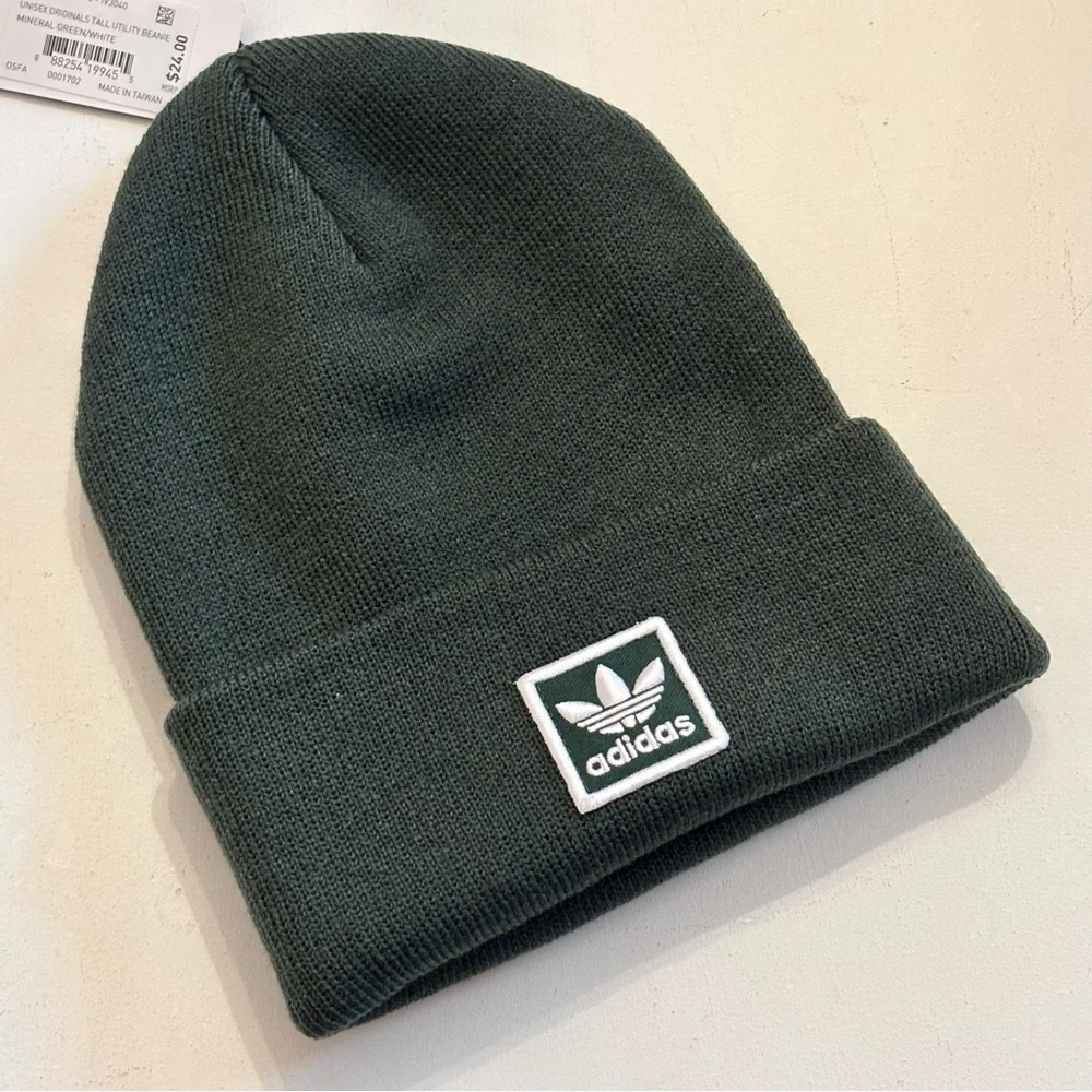 ADIDAS UNISEX ORIGINALS TALL UTILITY BEANIE MINERAL GREEN/WHITE NEW‎